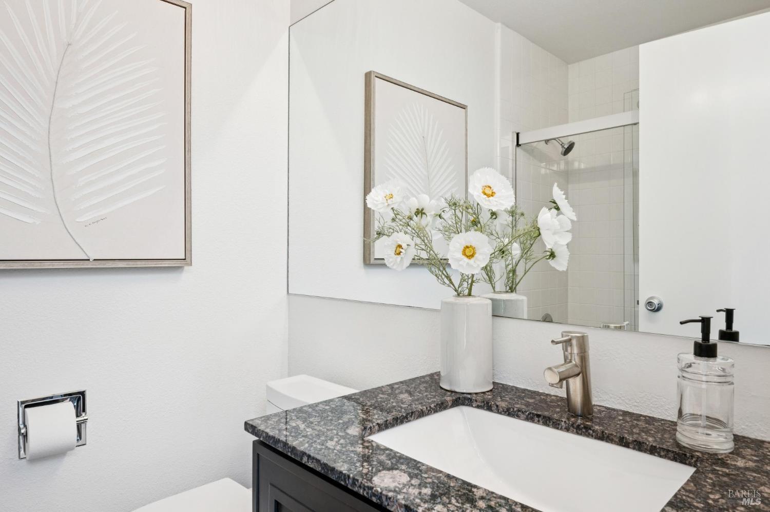 Detail Gallery Image 43 of 51 For 167 Headlands Ct, Sausalito,  CA 94965 - 2 Beds | 2/1 Baths