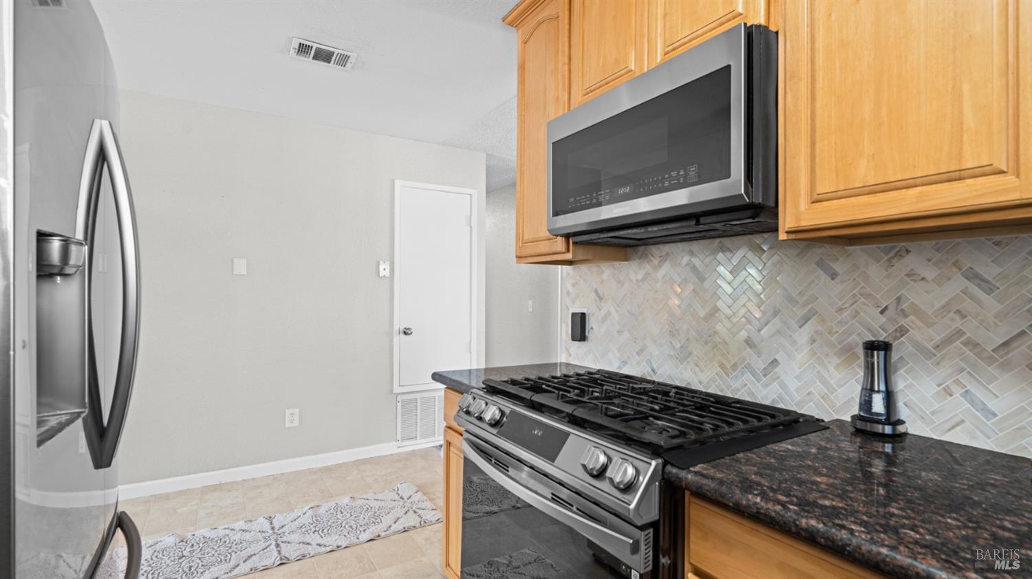 Detail Gallery Image 13 of 40 For 1206 Ricky Ct, Suisun City,  CA 94585 - 3 Beds | 2 Baths