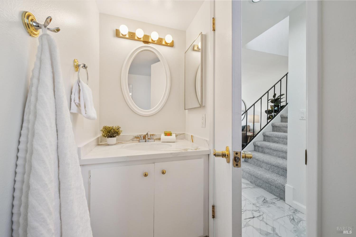 Detail Gallery Image 14 of 32 For 35 Wordsworth Ct, Mill Valley,  CA 94941 - 2 Beds | 1/1 Baths