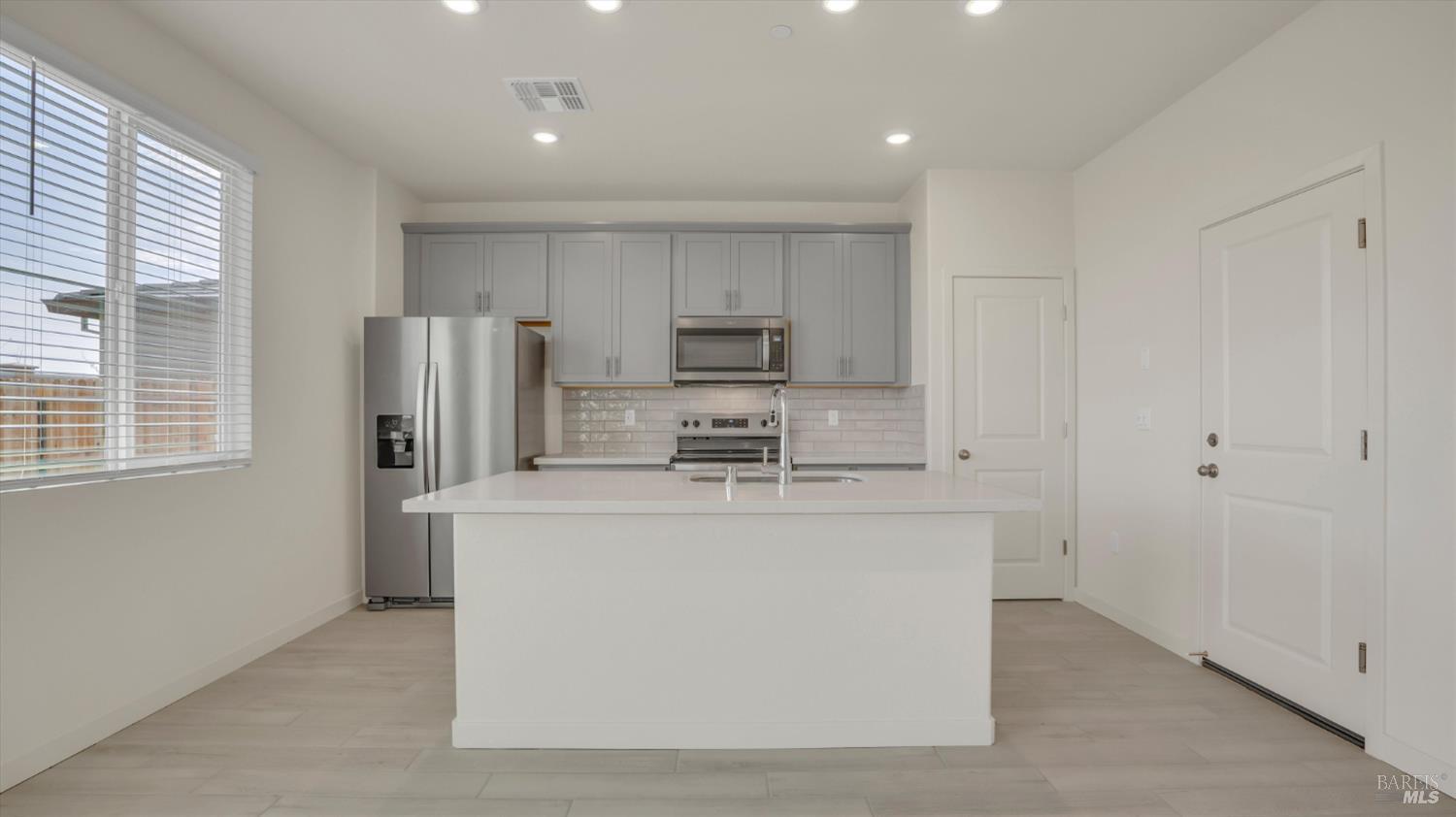 Detail Gallery Image 12 of 42 For 862 Telford Dr, Vacaville,  CA 95687 - 3 Beds | 2/1 Baths