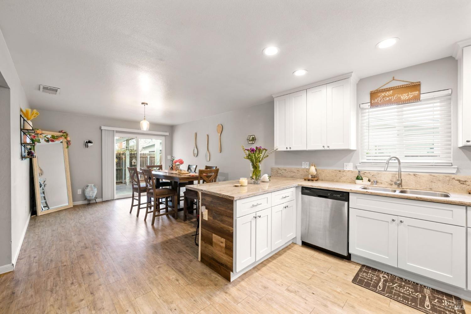 Detail Gallery Image 7 of 30 For 610 Sierra Dr, Dixon,  CA 95620 - 3 Beds | 2 Baths