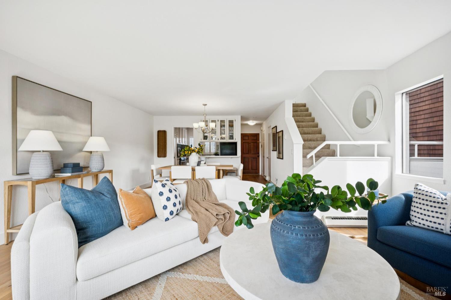 Detail Gallery Image 11 of 51 For 167 Headlands Ct, Sausalito,  CA 94965 - 2 Beds | 2/1 Baths