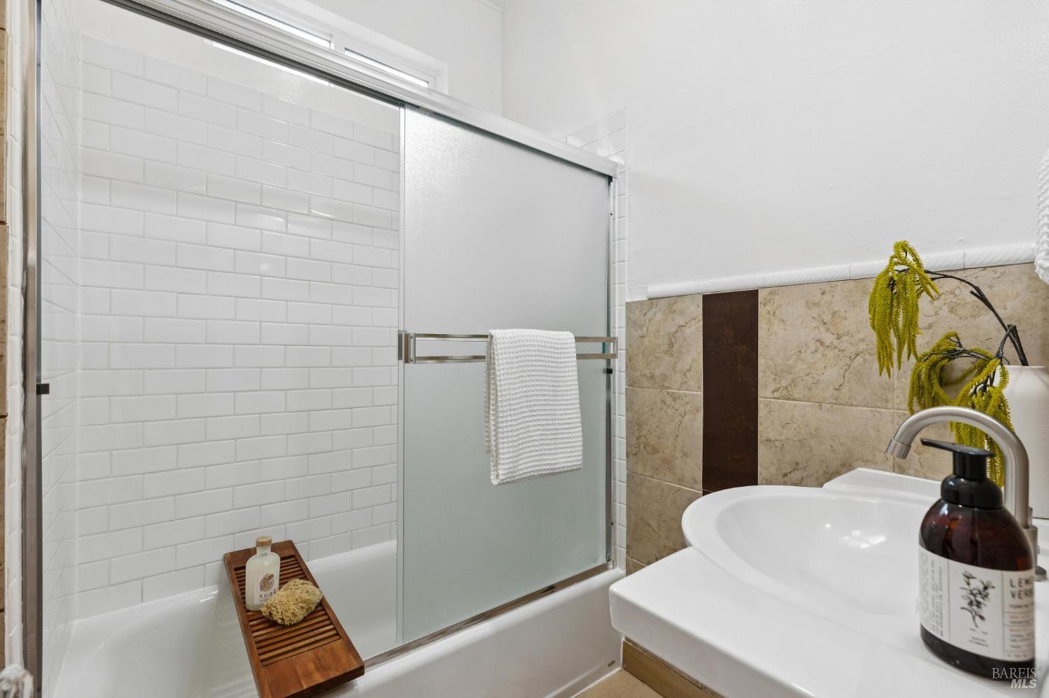 Detail Gallery Image 17 of 29 For 44 Martens Blvd, San Rafael,  CA 94901 - – Beds | – Baths