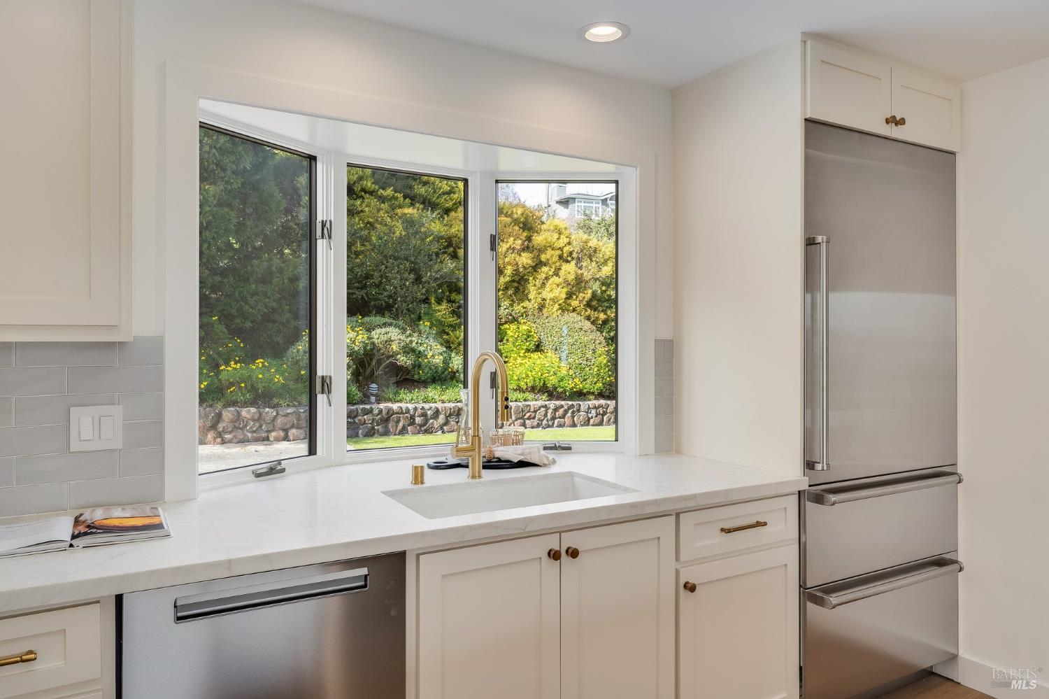 Detail Gallery Image 20 of 92 For 58 Lower North Ter, Tiburon,  CA 94920 - 5 Beds | 3/1 Baths