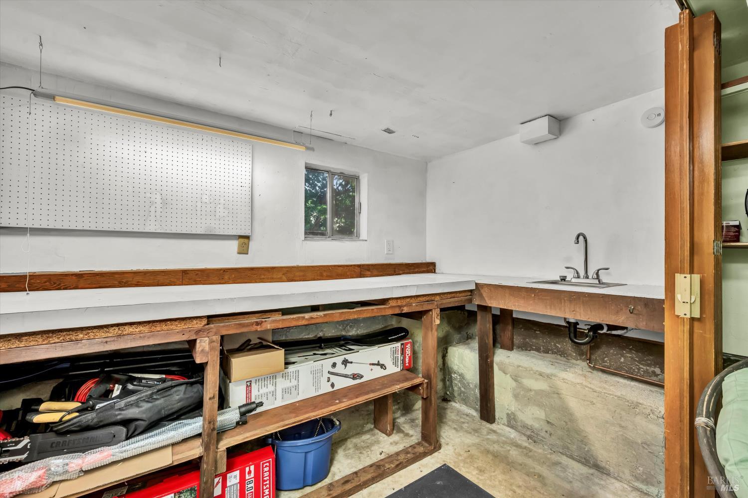 Detail Gallery Image 33 of 47 For 18528 N Shore Dr, Hidden Valley Lake,  CA 95467 - 3 Beds | 3 Baths