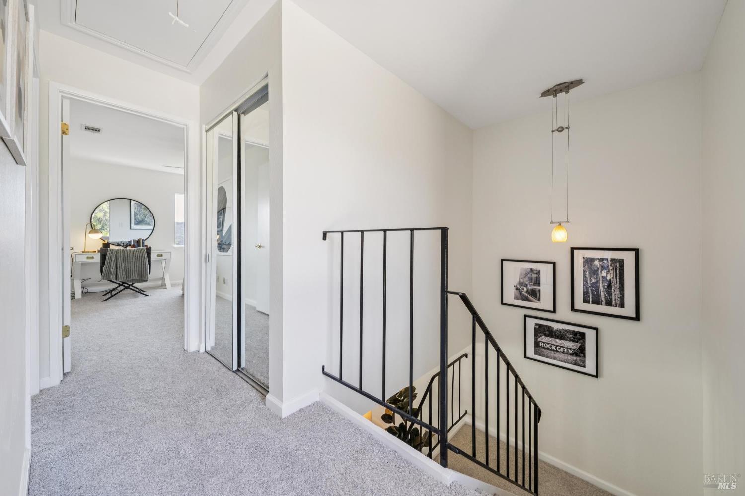 Detail Gallery Image 15 of 32 For 35 Wordsworth Ct, Mill Valley,  CA 94941 - 2 Beds | 1/1 Baths