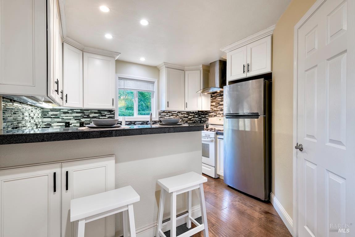 Detail Gallery Image 21 of 85 For 101 H Ln, Novato,  CA 94945 - 5 Beds | 4/1 Baths