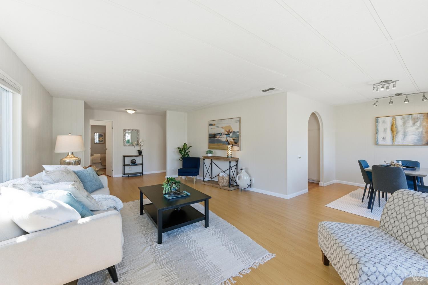 Detail Gallery Image 13 of 58 For 15 Scenic Dr, Novato,  CA 94949 - 2 Beds | 2 Baths