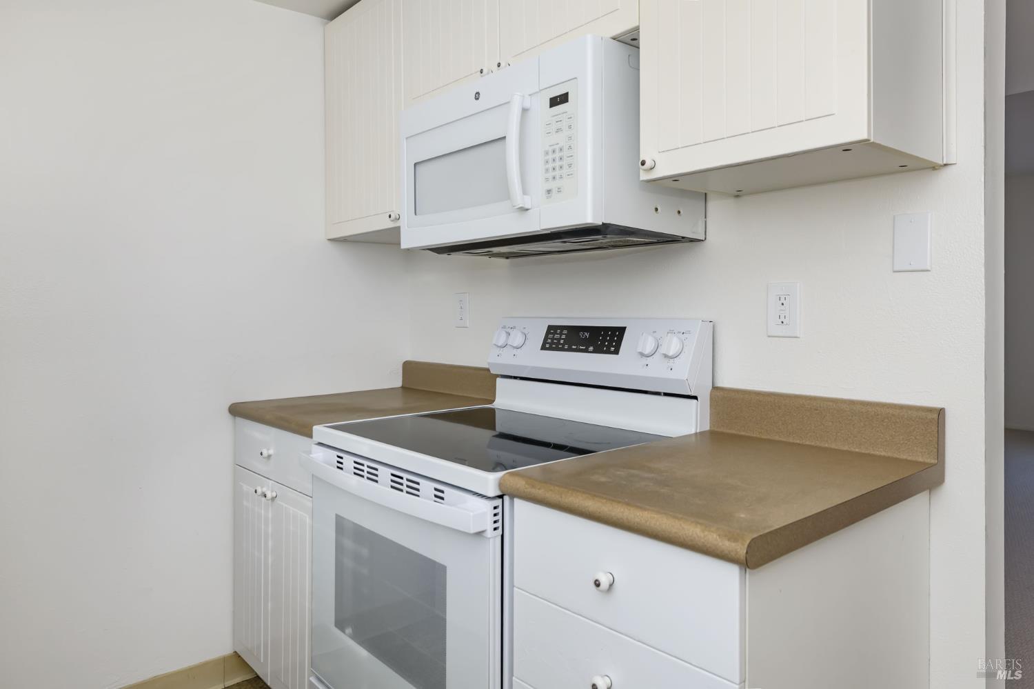 Detail Gallery Image 6 of 21 For 19 Manchester Ct, Novato,  CA 94947 - 2 Beds | 1/1 Baths