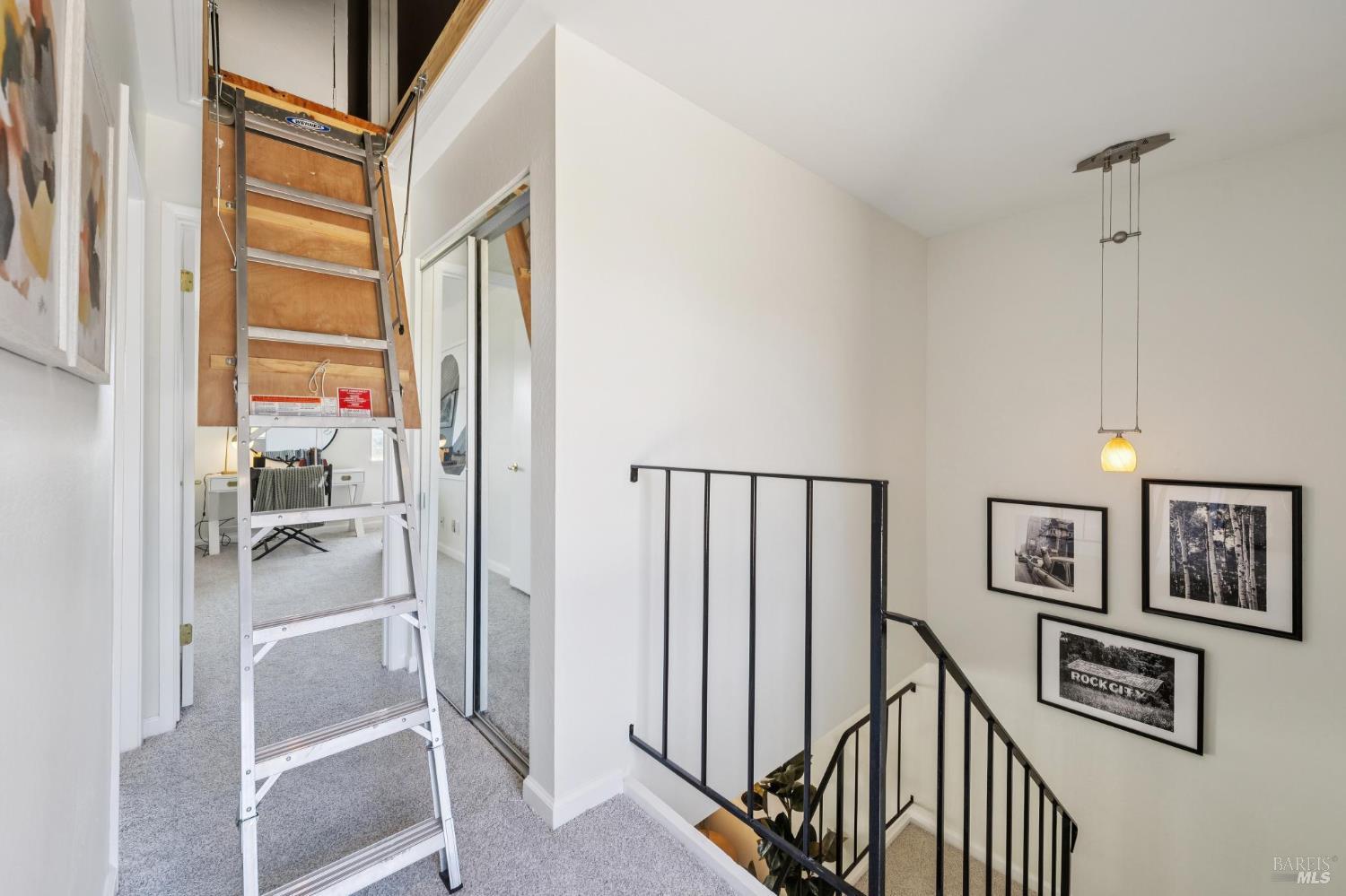 Detail Gallery Image 24 of 32 For 35 Wordsworth Ct, Mill Valley,  CA 94941 - 2 Beds | 1/1 Baths