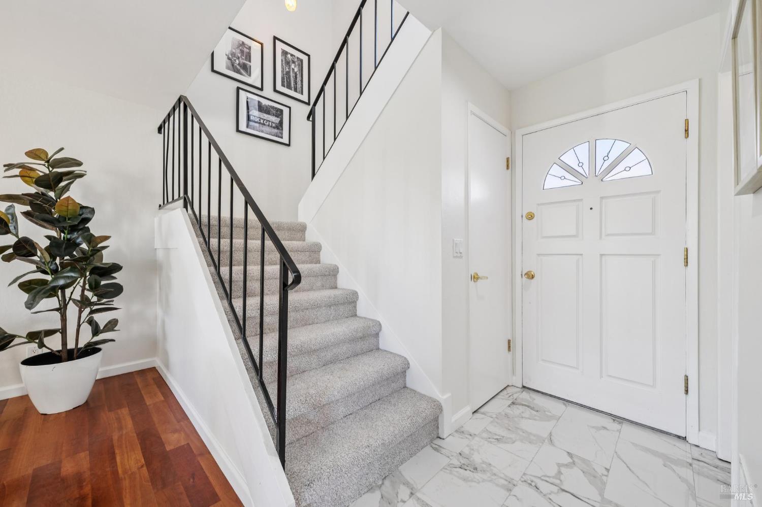 Detail Gallery Image 12 of 32 For 35 Wordsworth Ct, Mill Valley,  CA 94941 - 2 Beds | 1/1 Baths