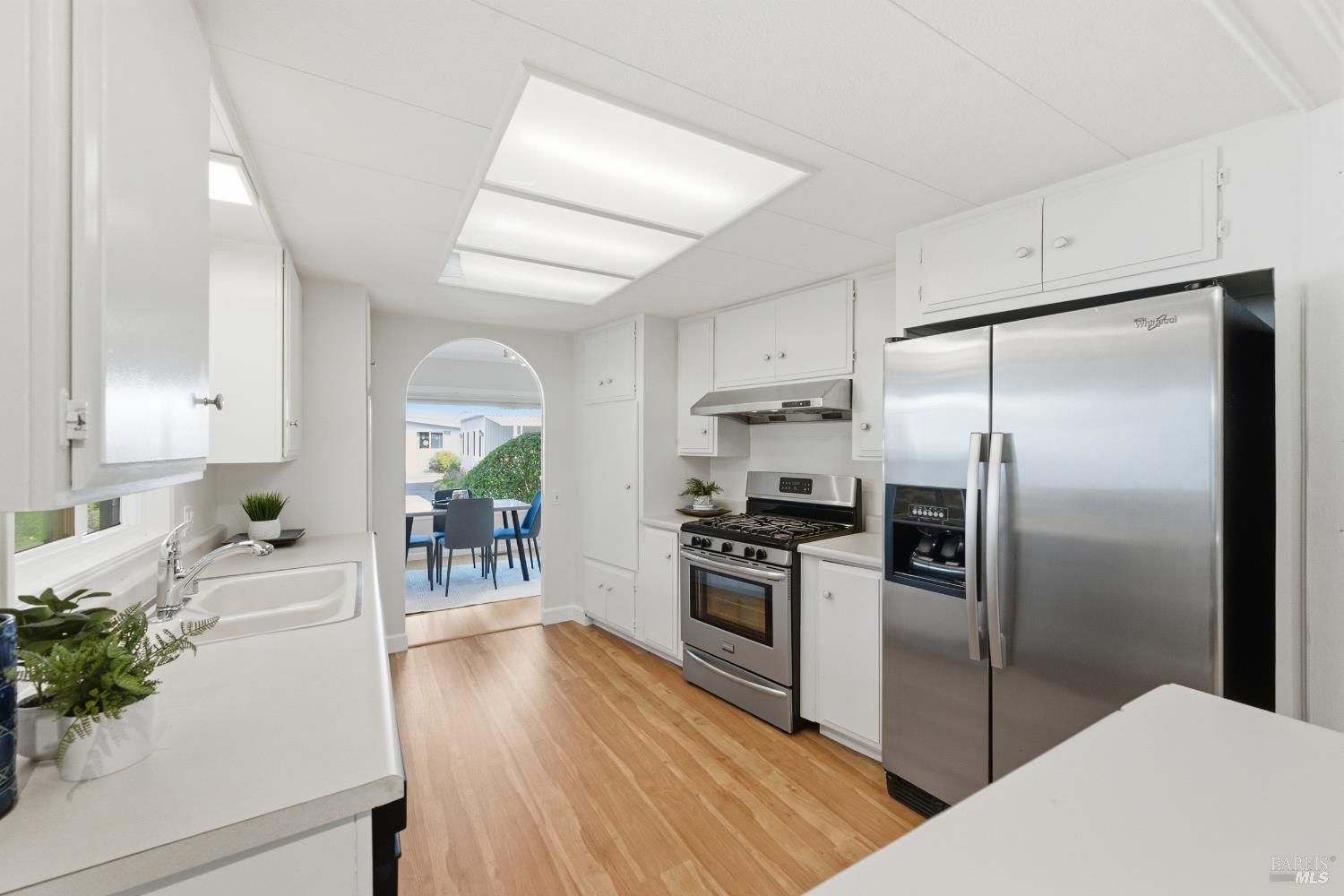 Detail Gallery Image 16 of 58 For 15 Scenic Dr, Novato,  CA 94949 - 2 Beds | 2 Baths