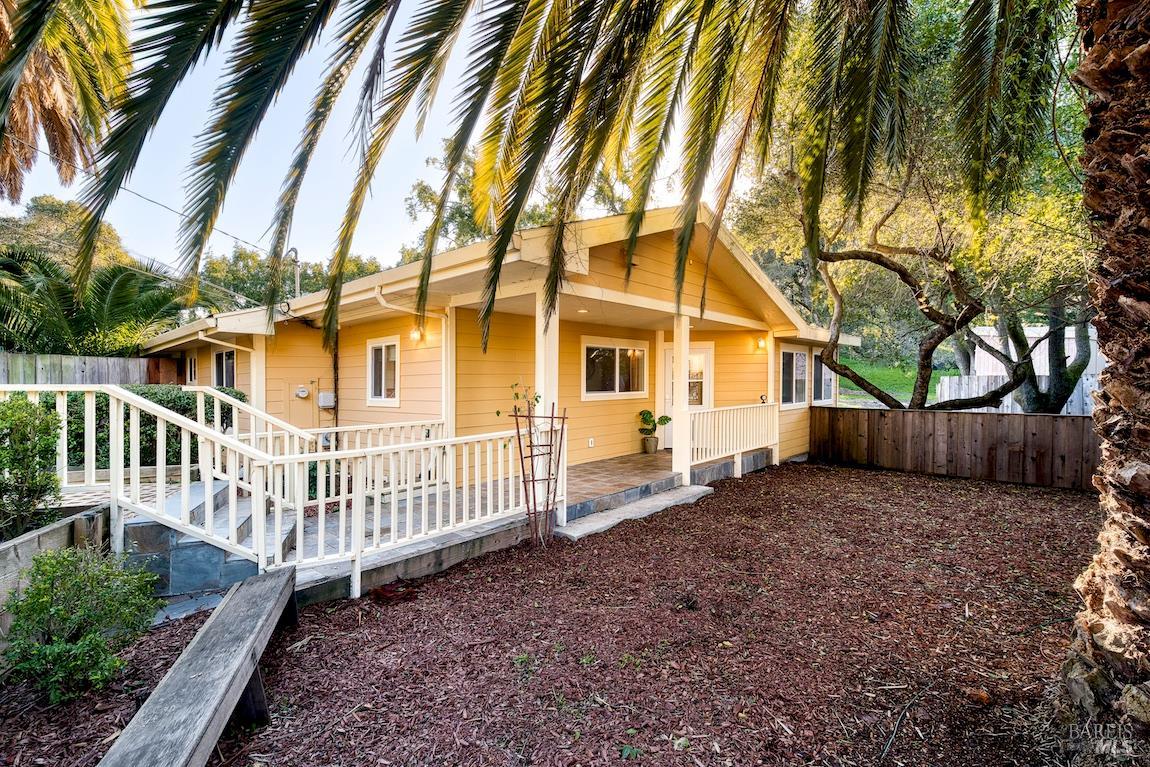 Detail Gallery Image 8 of 85 For 101 H Ln, Novato,  CA 94945 - 5 Beds | 4/1 Baths