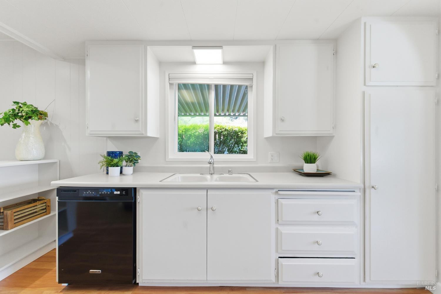 Detail Gallery Image 18 of 58 For 15 Scenic Dr, Novato,  CA 94949 - 2 Beds | 2 Baths