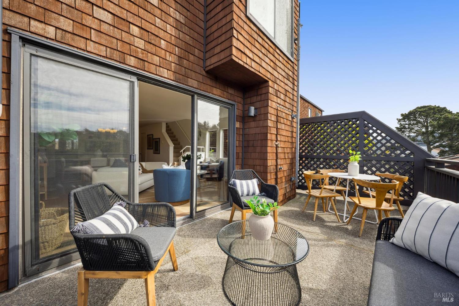 Detail Gallery Image 14 of 51 For 167 Headlands Ct, Sausalito,  CA 94965 - 2 Beds | 2/1 Baths