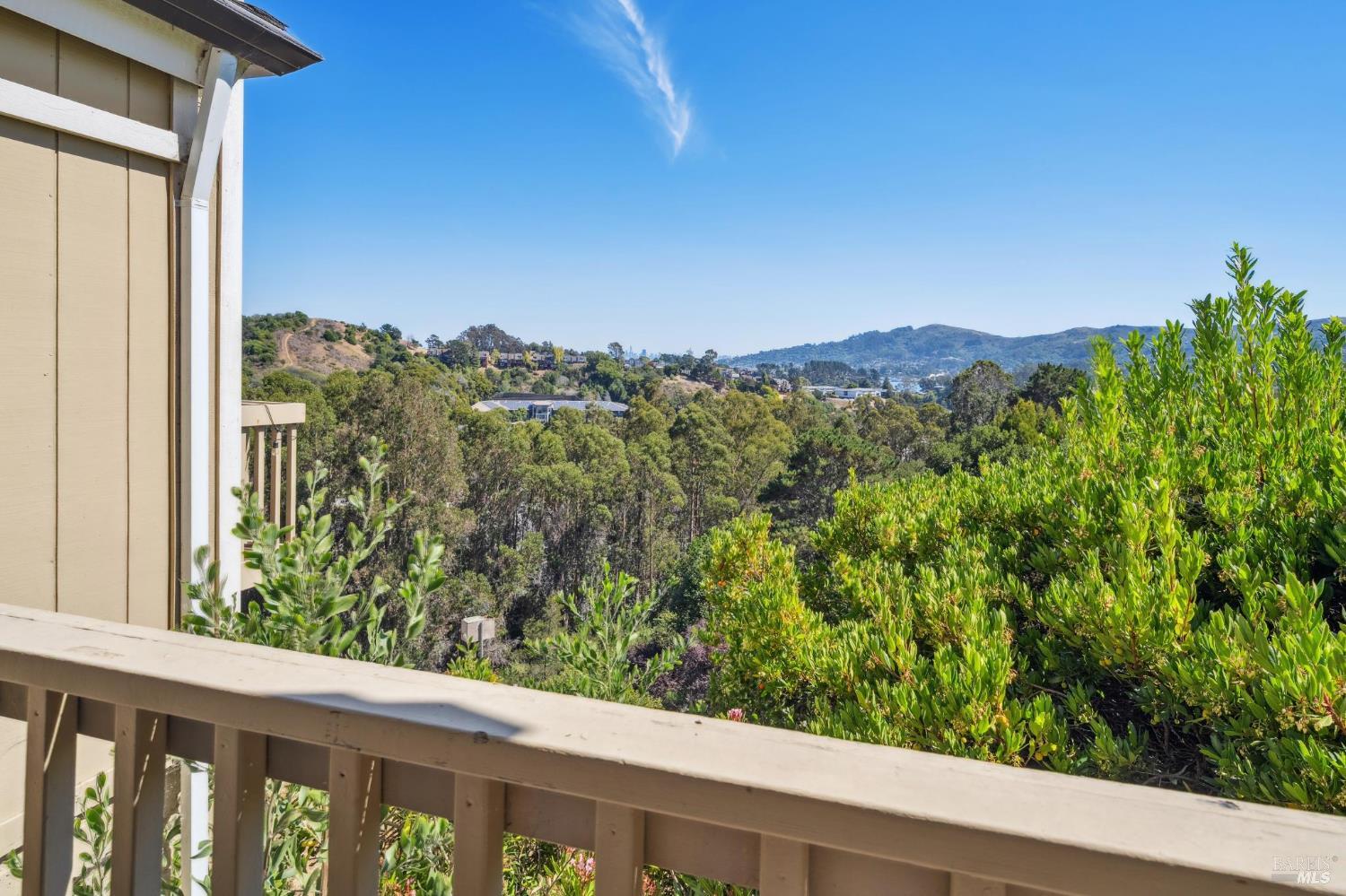 Detail Gallery Image 7 of 32 For 35 Wordsworth Ct, Mill Valley,  CA 94941 - 2 Beds | 1/1 Baths