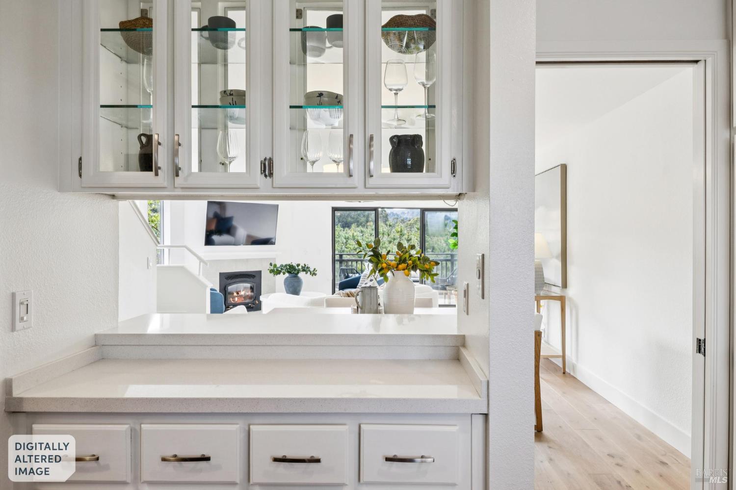 Detail Gallery Image 26 of 51 For 167 Headlands Ct, Sausalito,  CA 94965 - 2 Beds | 2/1 Baths