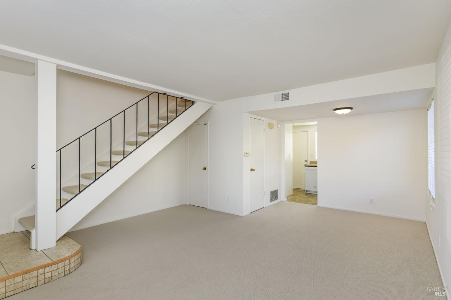 Detail Gallery Image 3 of 21 For 19 Manchester Ct, Novato,  CA 94947 - 2 Beds | 1/1 Baths