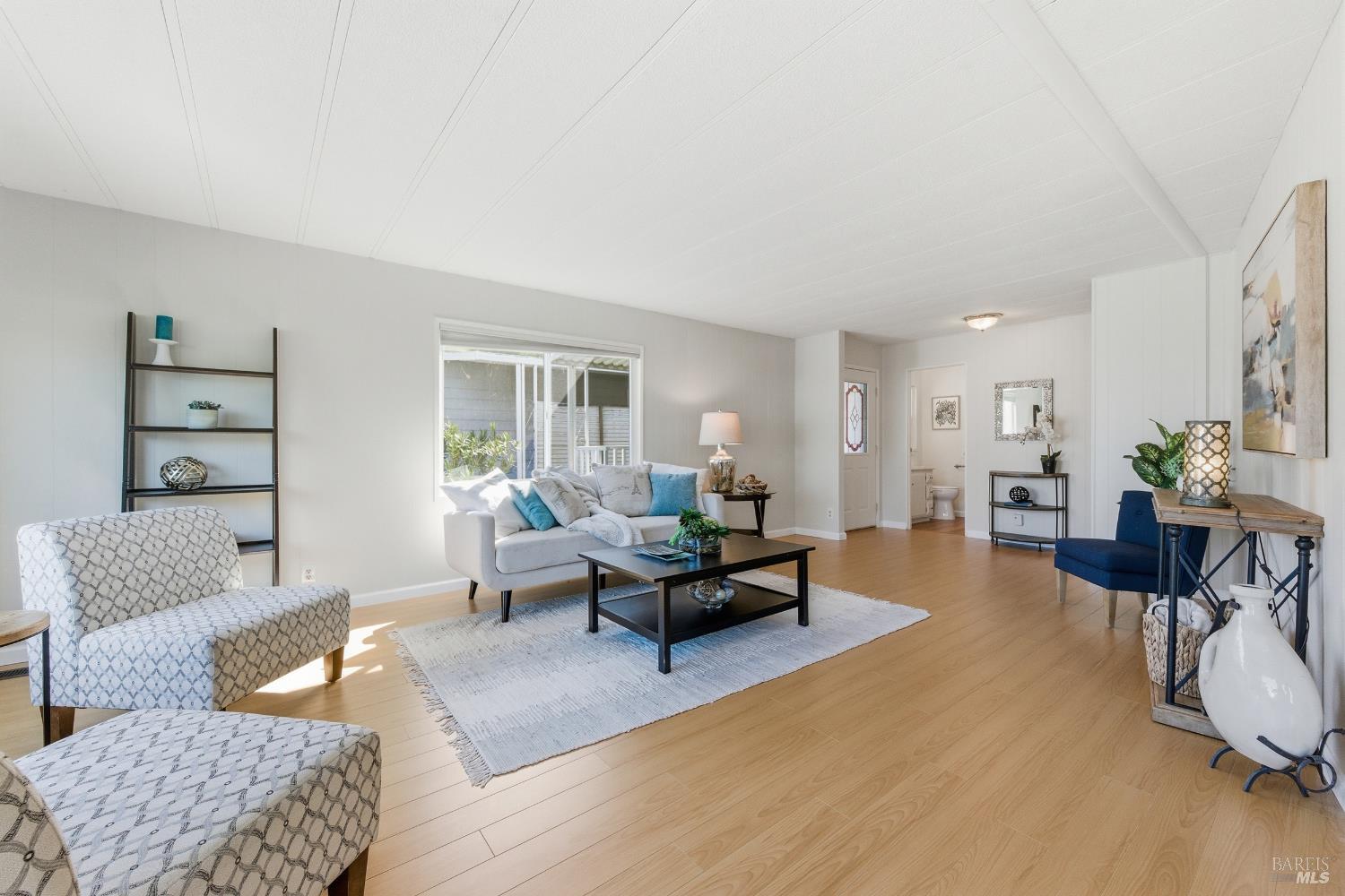 Detail Gallery Image 12 of 58 For 15 Scenic Dr, Novato,  CA 94949 - 2 Beds | 2 Baths