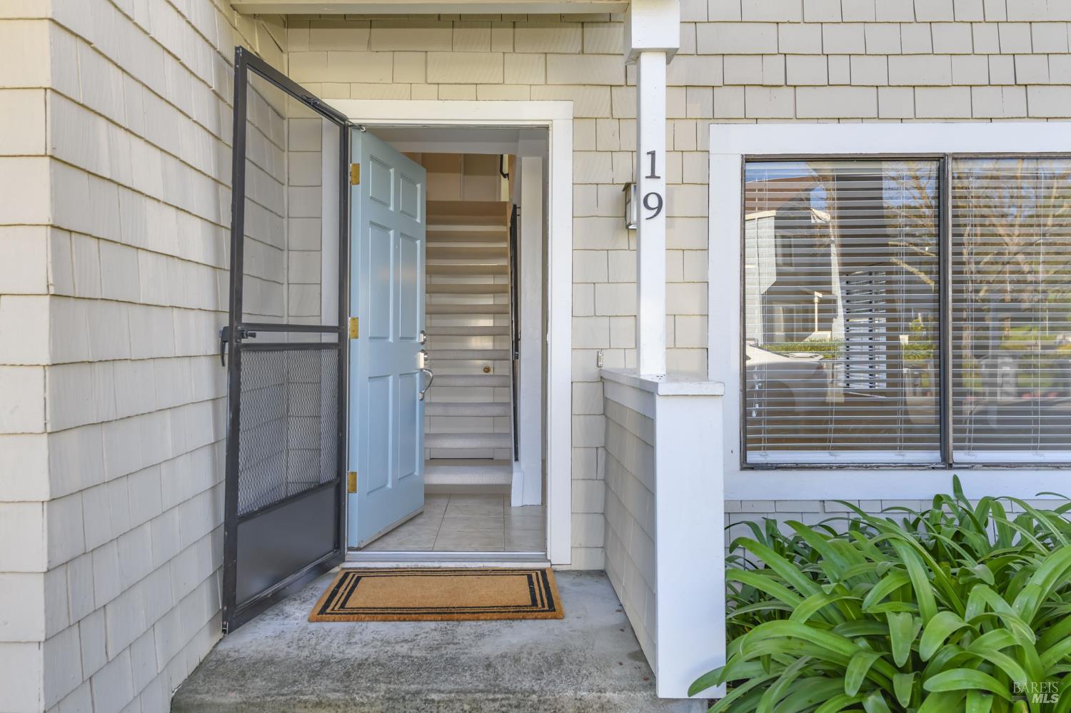 Detail Gallery Image 2 of 21 For 19 Manchester Ct, Novato,  CA 94947 - 2 Beds | 1/1 Baths