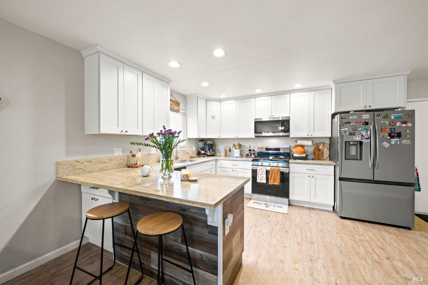 Detail Gallery Image 5 of 30 For 610 Sierra Dr, Dixon,  CA 95620 - 3 Beds | 2 Baths