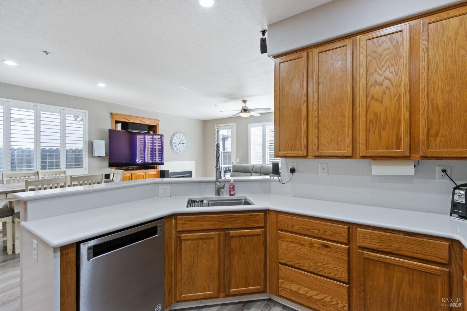 Detail Gallery Image 20 of 48 For 4413 Meadow Valley Cir, Fairfield,  CA 94534 - 4 Beds | 2 Baths