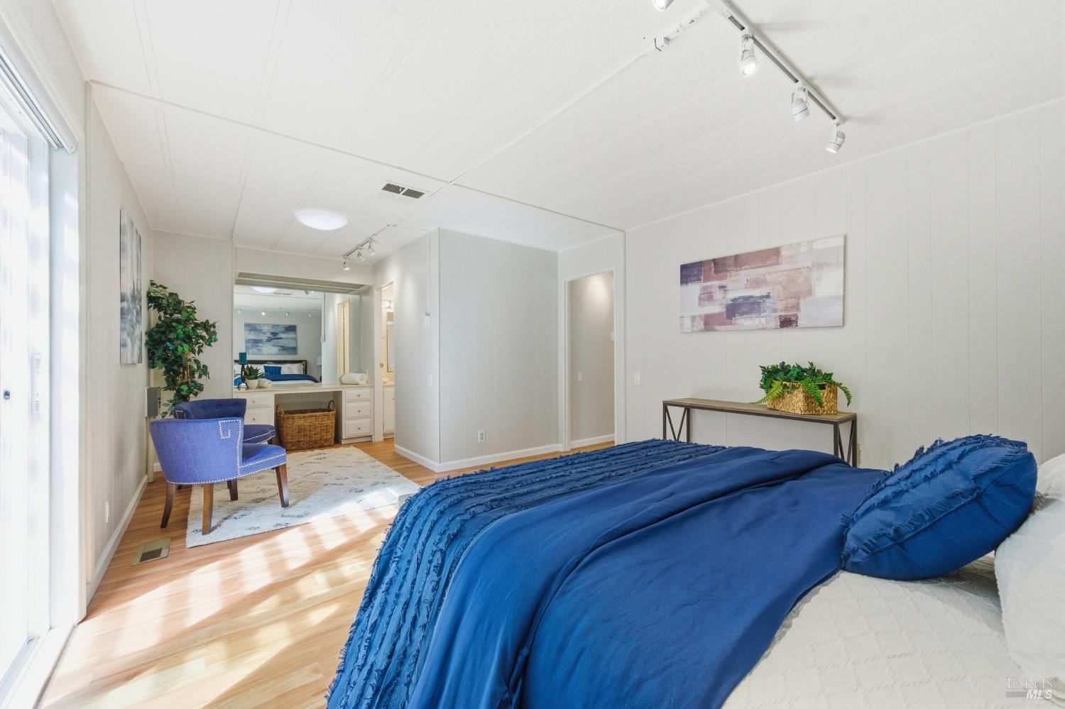 Detail Gallery Image 24 of 58 For 15 Scenic Dr, Novato,  CA 94949 - 2 Beds | 2 Baths