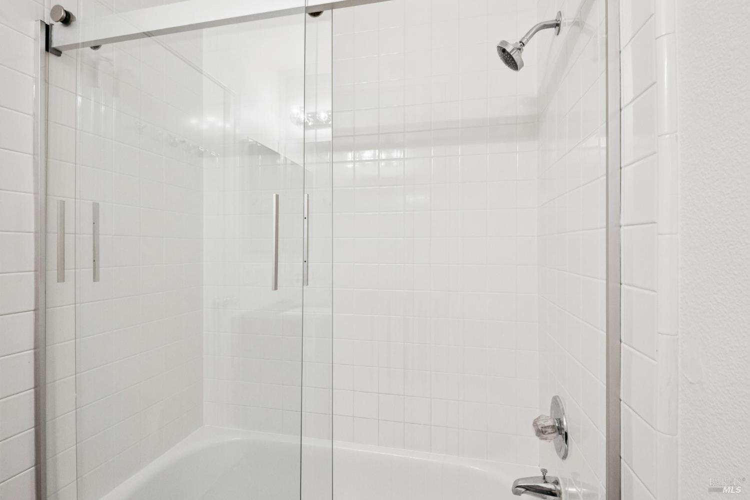 Detail Gallery Image 45 of 51 For 167 Headlands Ct, Sausalito,  CA 94965 - 2 Beds | 2/1 Baths