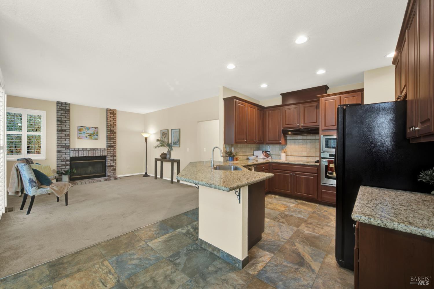 Detail Gallery Image 4 of 60 For 155 Fallen Leaf Dr, Vacaville,  CA 95687 - 4 Beds | 3 Baths