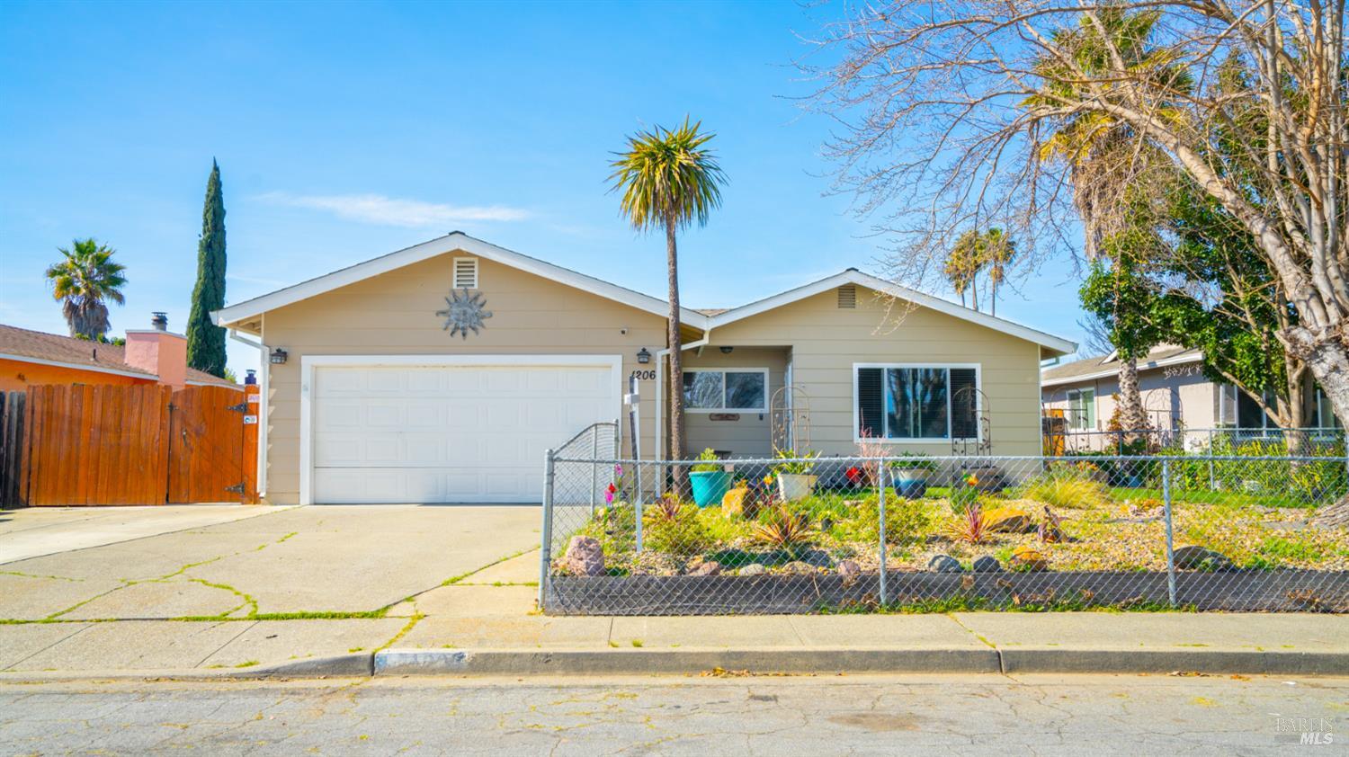 Detail Gallery Image 3 of 40 For 1206 Ricky Ct, Suisun City,  CA 94585 - 3 Beds | 2 Baths