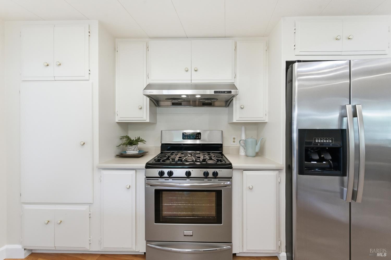 Detail Gallery Image 17 of 58 For 15 Scenic Dr, Novato,  CA 94949 - 2 Beds | 2 Baths