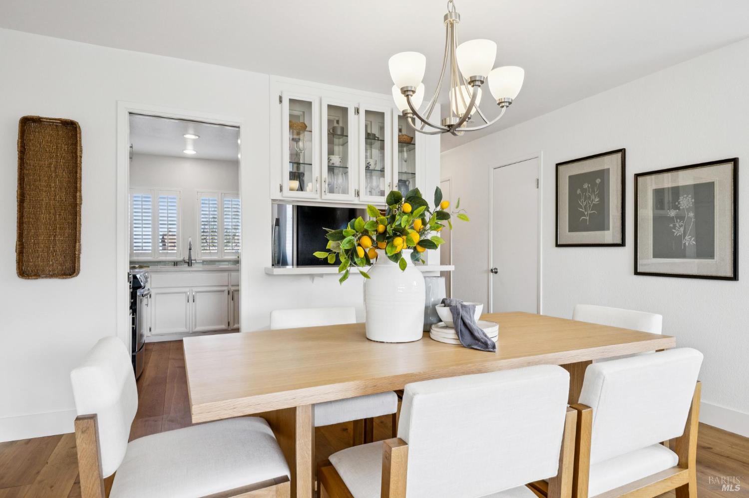 Detail Gallery Image 18 of 51 For 167 Headlands Ct, Sausalito,  CA 94965 - 2 Beds | 2/1 Baths