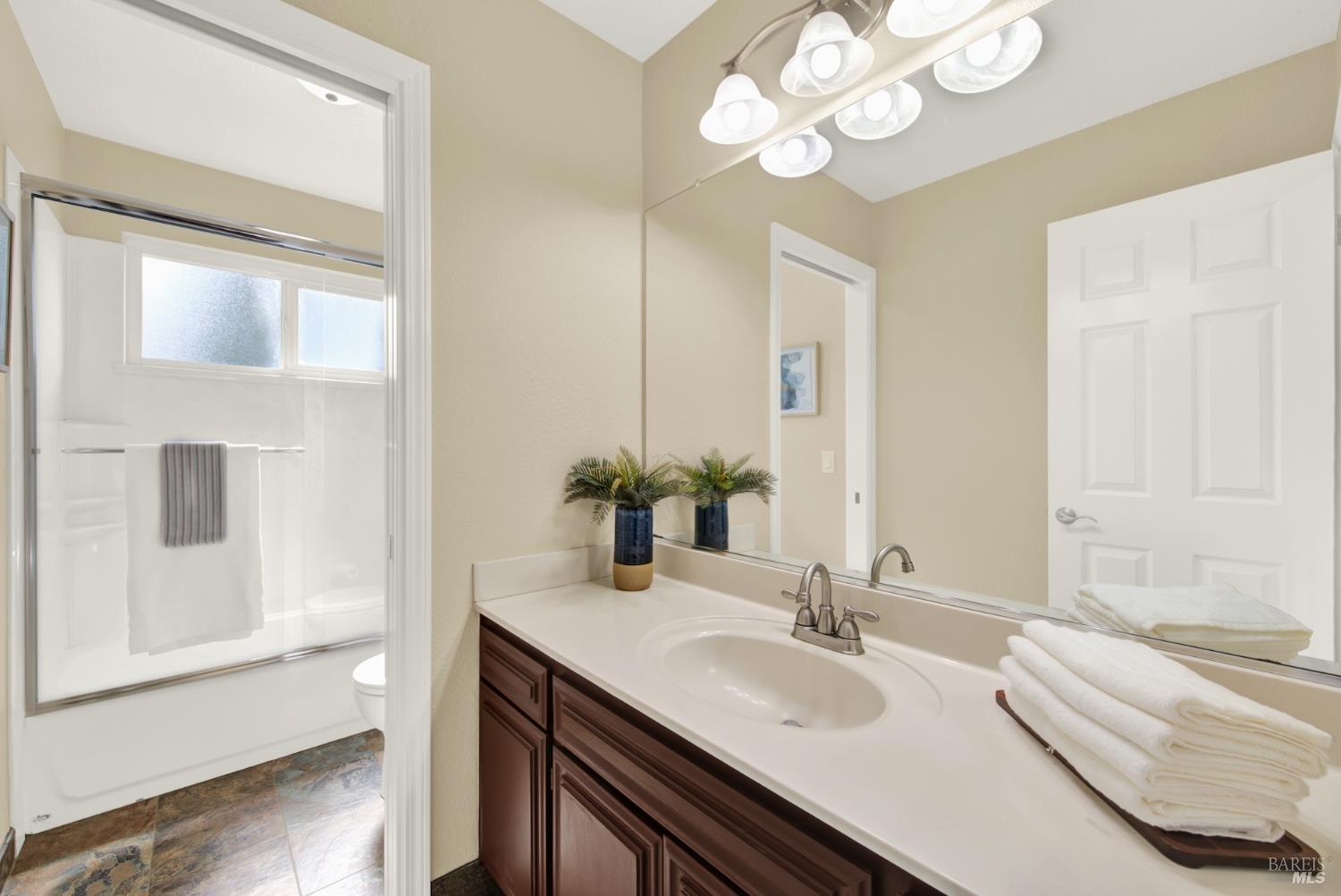 Detail Gallery Image 25 of 60 For 155 Fallen Leaf Dr, Vacaville,  CA 95687 - 4 Beds | 3 Baths