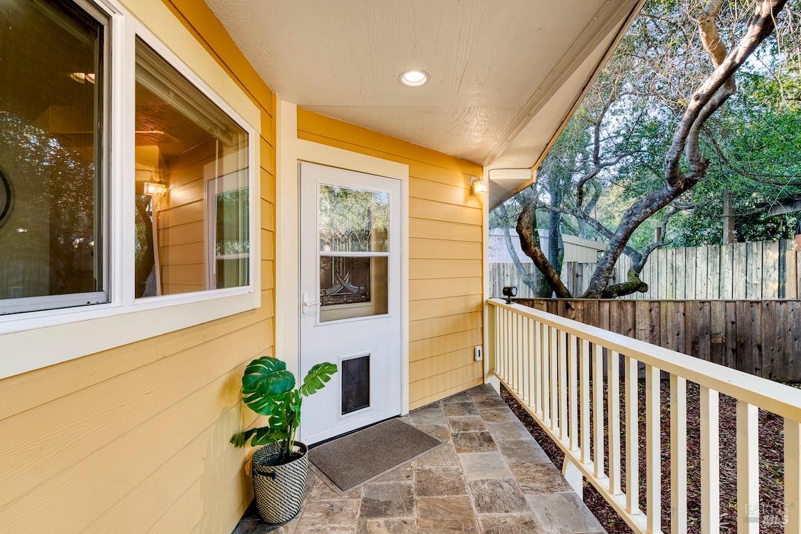 Detail Gallery Image 9 of 85 For 101 H Ln, Novato,  CA 94945 - 5 Beds | 4/1 Baths