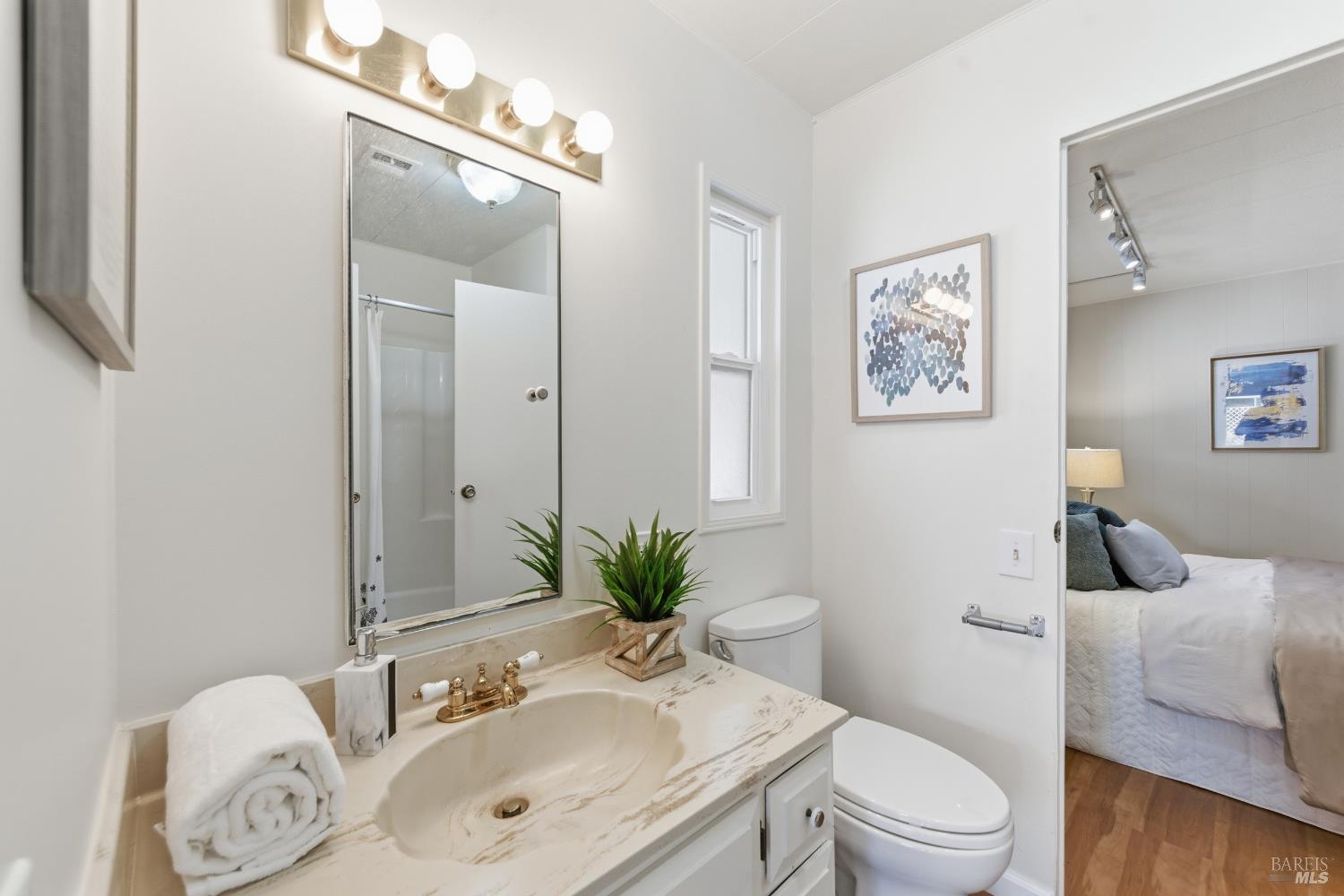 Detail Gallery Image 29 of 58 For 15 Scenic Dr, Novato,  CA 94949 - 2 Beds | 2 Baths