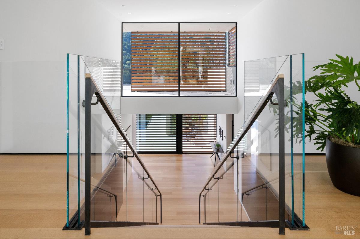 Detail Gallery Image 14 of 29 For 70 Ridgecrest Rd, Kentfield,  CA 94904 - 6 Beds | 6/2 Baths