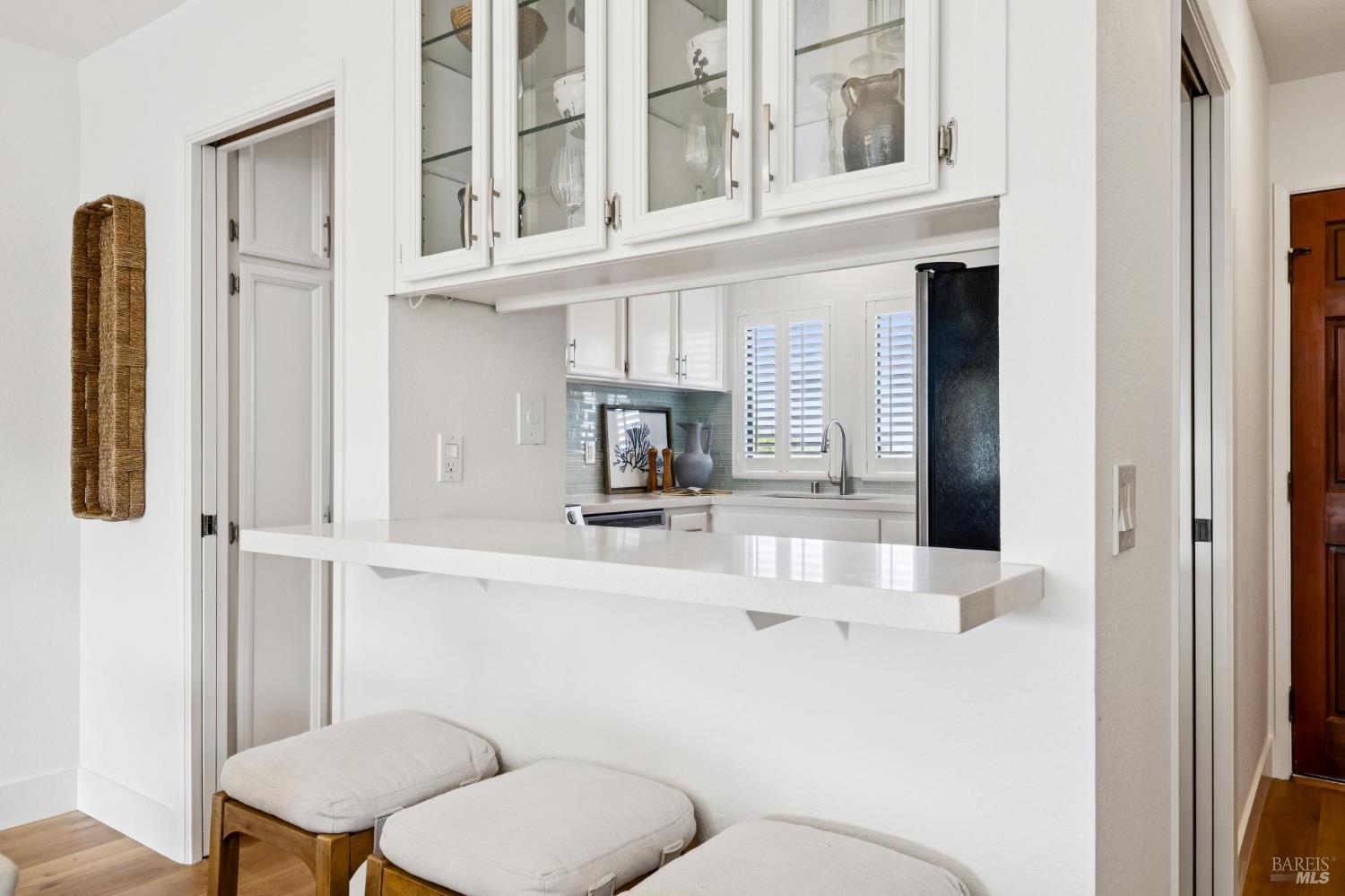 Detail Gallery Image 20 of 51 For 167 Headlands Ct, Sausalito,  CA 94965 - 2 Beds | 2/1 Baths