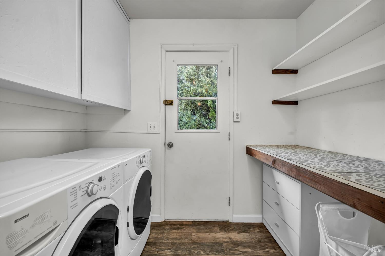 Detail Gallery Image 27 of 47 For 18528 N Shore Dr, Hidden Valley Lake,  CA 95467 - 3 Beds | 3 Baths