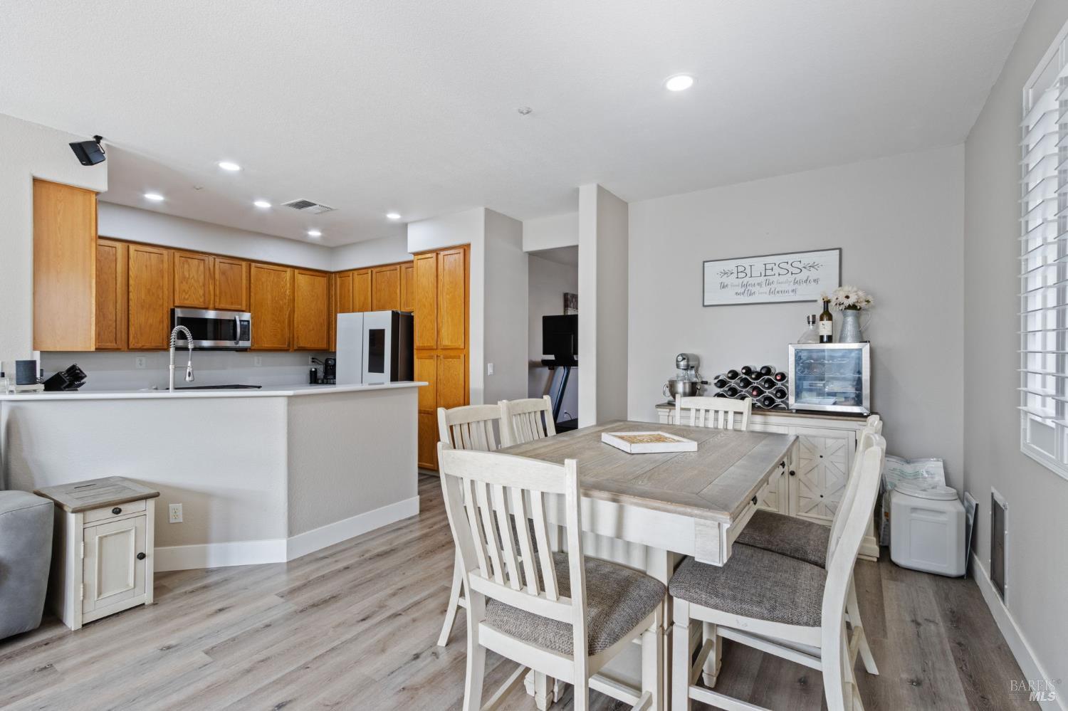 Detail Gallery Image 8 of 48 For 4413 Meadow Valley Cir, Fairfield,  CA 94534 - 4 Beds | 2 Baths