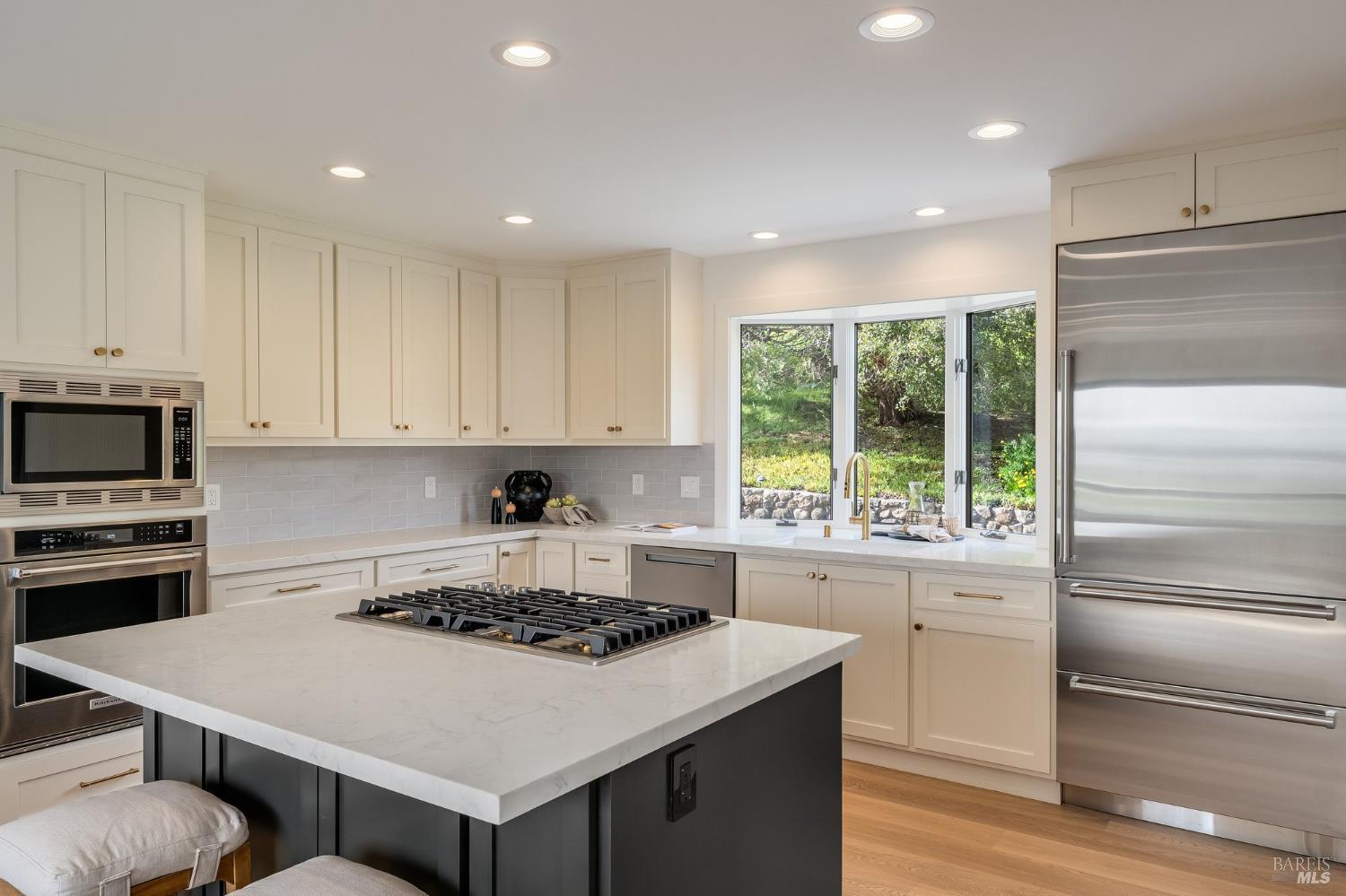 Detail Gallery Image 14 of 92 For 58 Lower North Ter, Tiburon,  CA 94920 - 5 Beds | 3/1 Baths