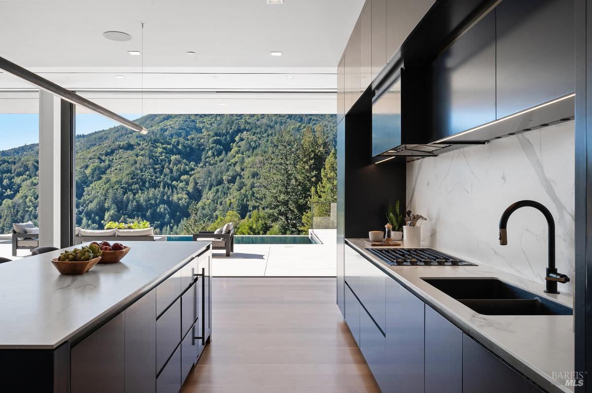 Detail Gallery Image 11 of 29 For 70 Ridgecrest Rd, Kentfield,  CA 94904 - 6 Beds | 6/2 Baths