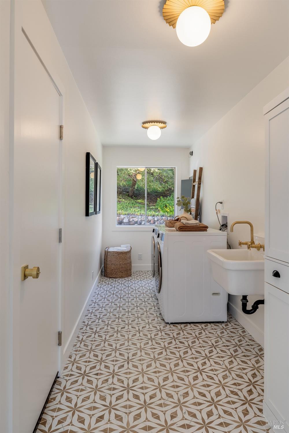 Detail Gallery Image 64 of 92 For 58 Lower North Ter, Tiburon,  CA 94920 - 5 Beds | 3/1 Baths