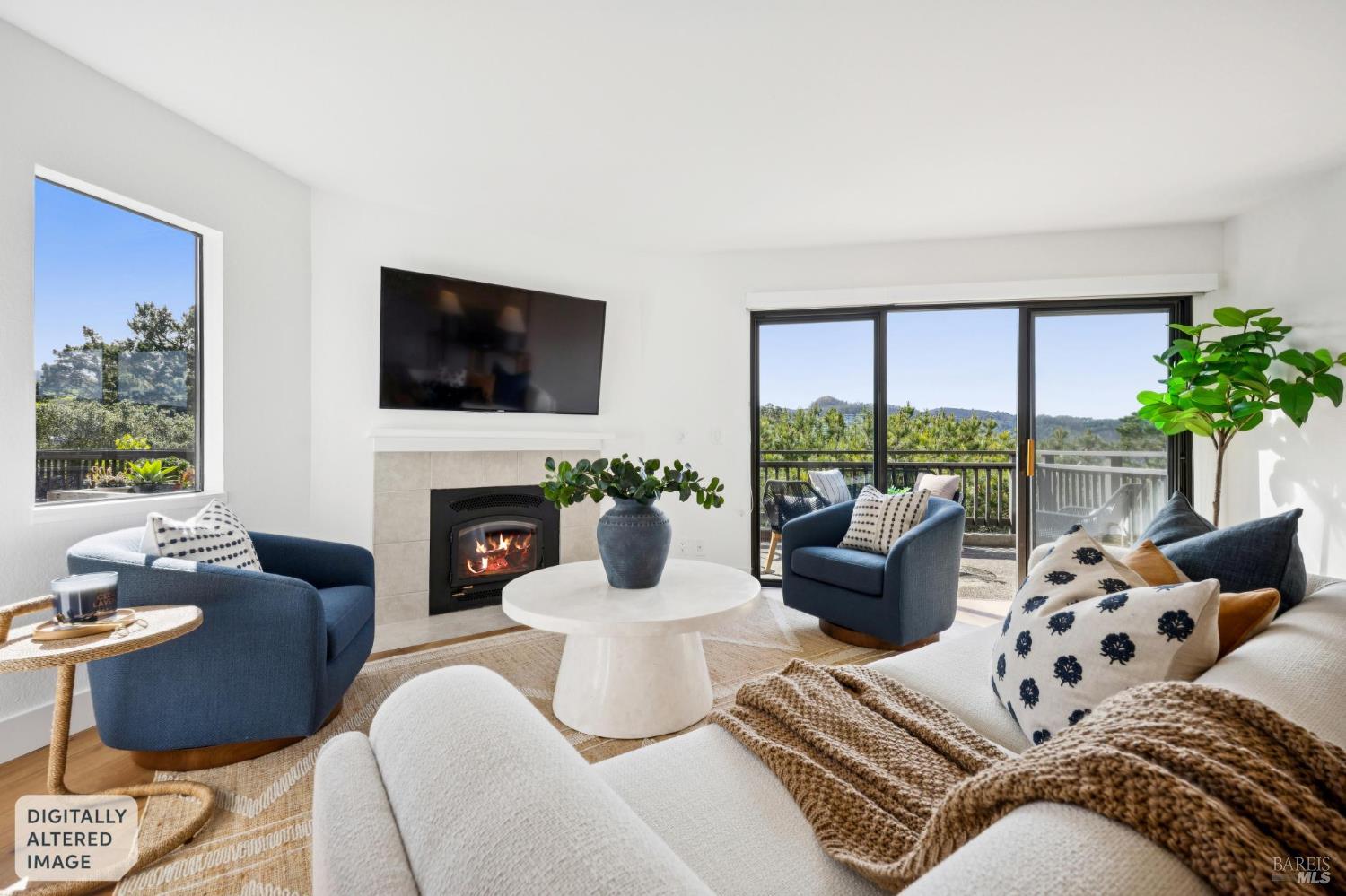 Detail Gallery Image 8 of 51 For 167 Headlands Ct, Sausalito,  CA 94965 - 2 Beds | 2/1 Baths