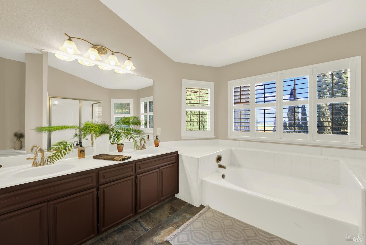 Detail Gallery Image 27 of 60 For 155 Fallen Leaf Dr, Vacaville,  CA 95687 - 4 Beds | 3 Baths