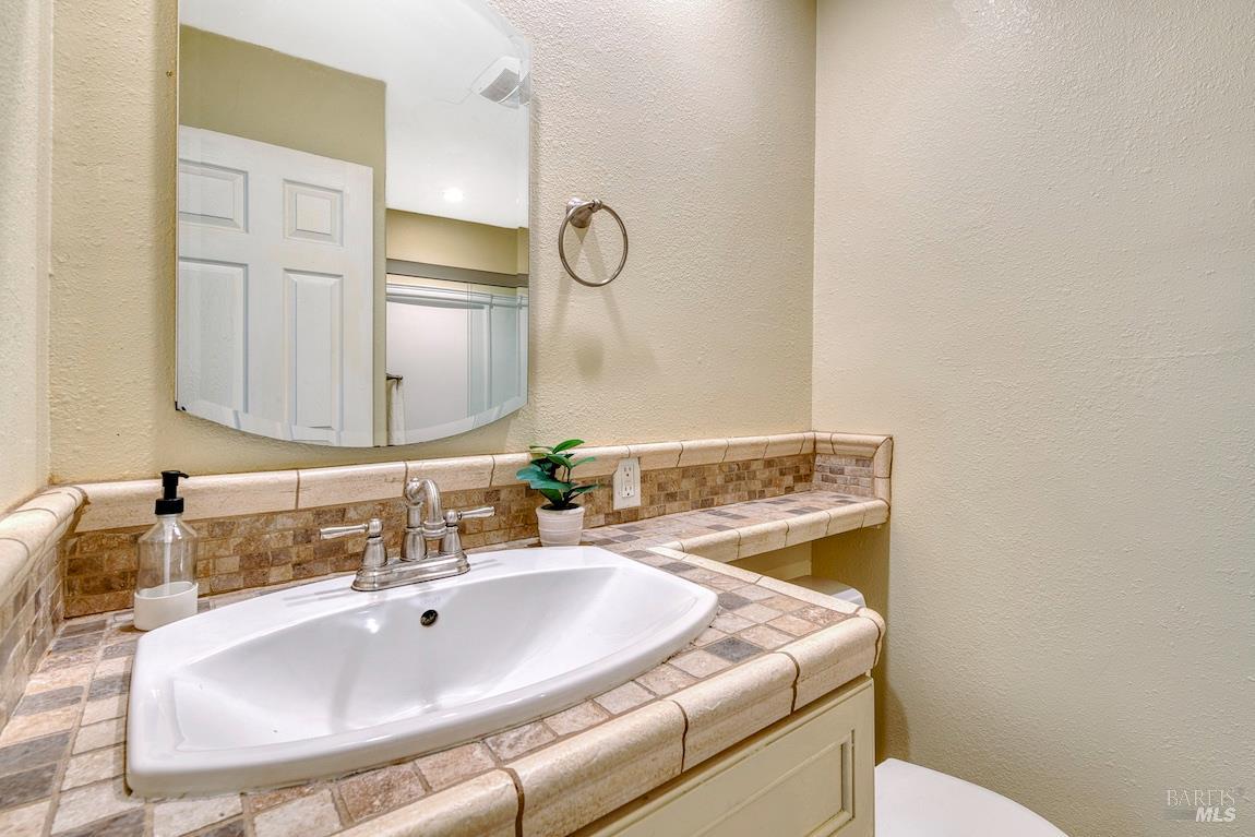 Detail Gallery Image 14 of 85 For 101 H Ln, Novato,  CA 94945 - 5 Beds | 4/1 Baths