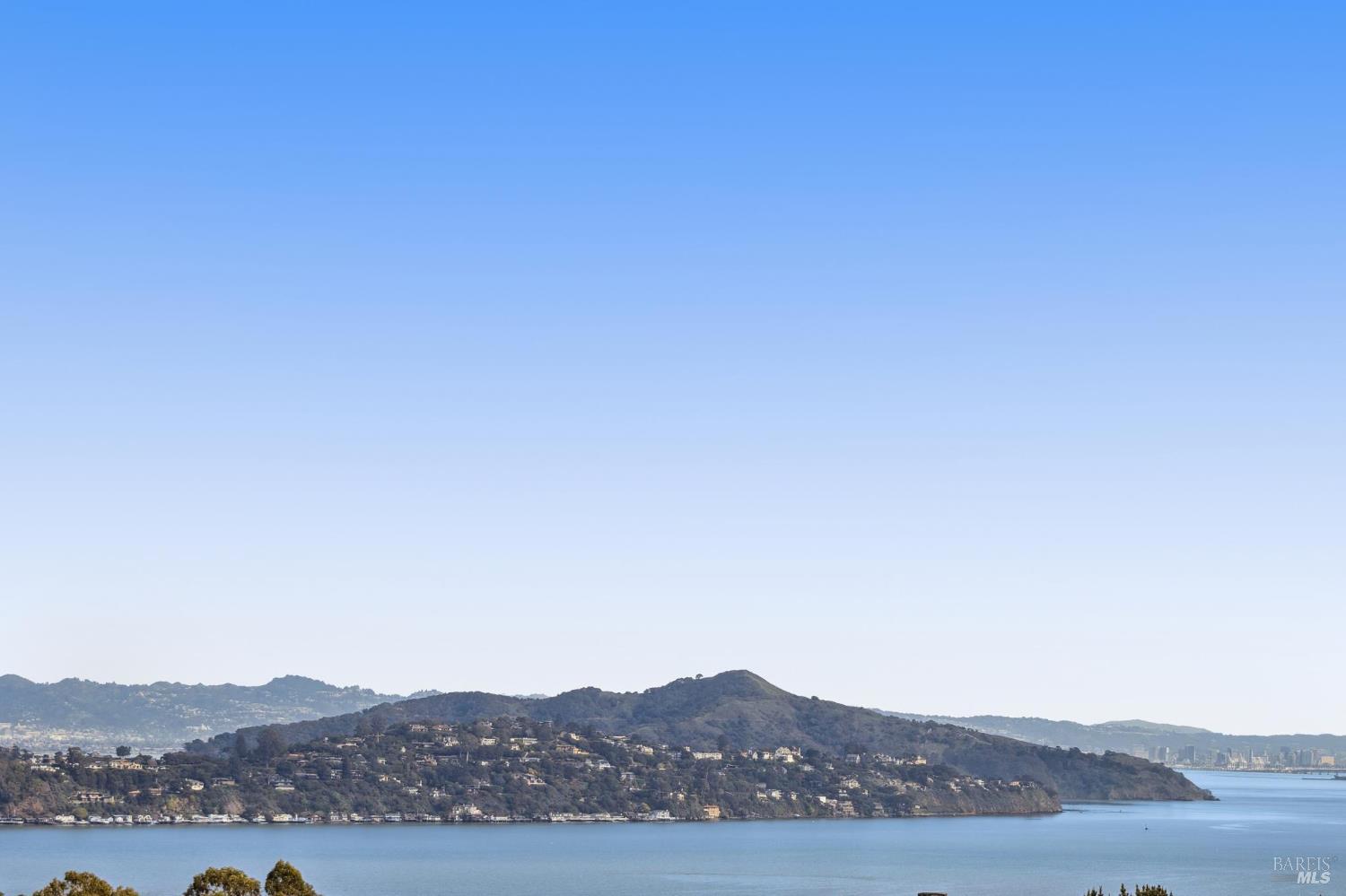 Detail Gallery Image 42 of 51 For 167 Headlands Ct, Sausalito,  CA 94965 - 2 Beds | 2/1 Baths