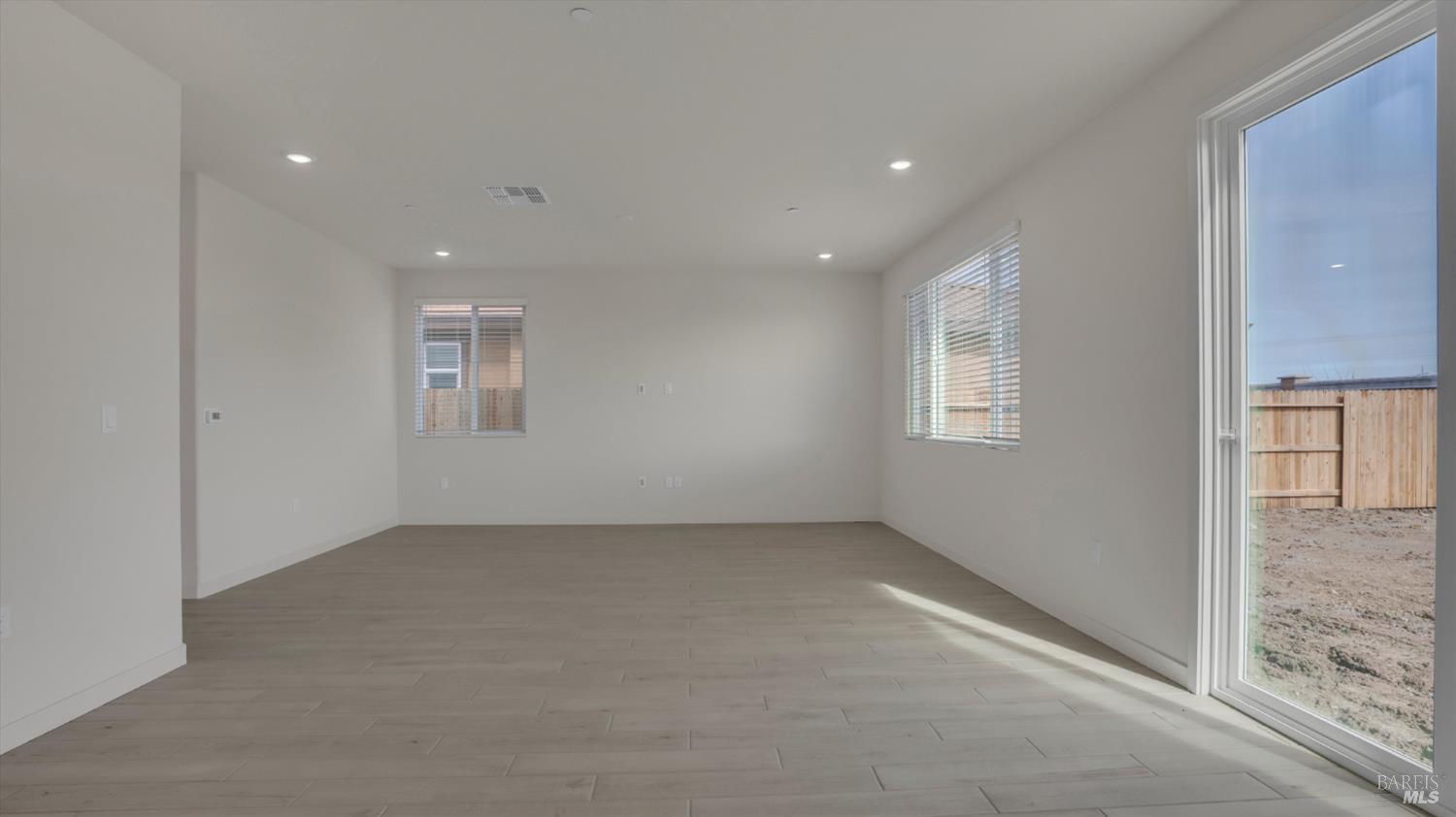 Detail Gallery Image 17 of 42 For 862 Telford Dr, Vacaville,  CA 95687 - 3 Beds | 2/1 Baths