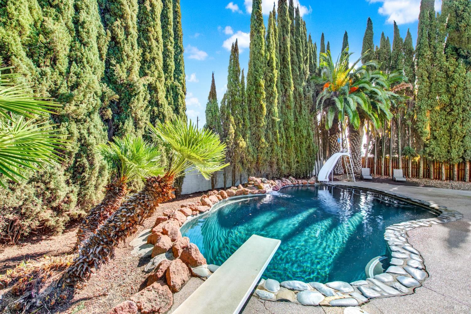 Detail Gallery Image 41 of 60 For 155 Fallen Leaf Dr, Vacaville,  CA 95687 - 4 Beds | 3 Baths