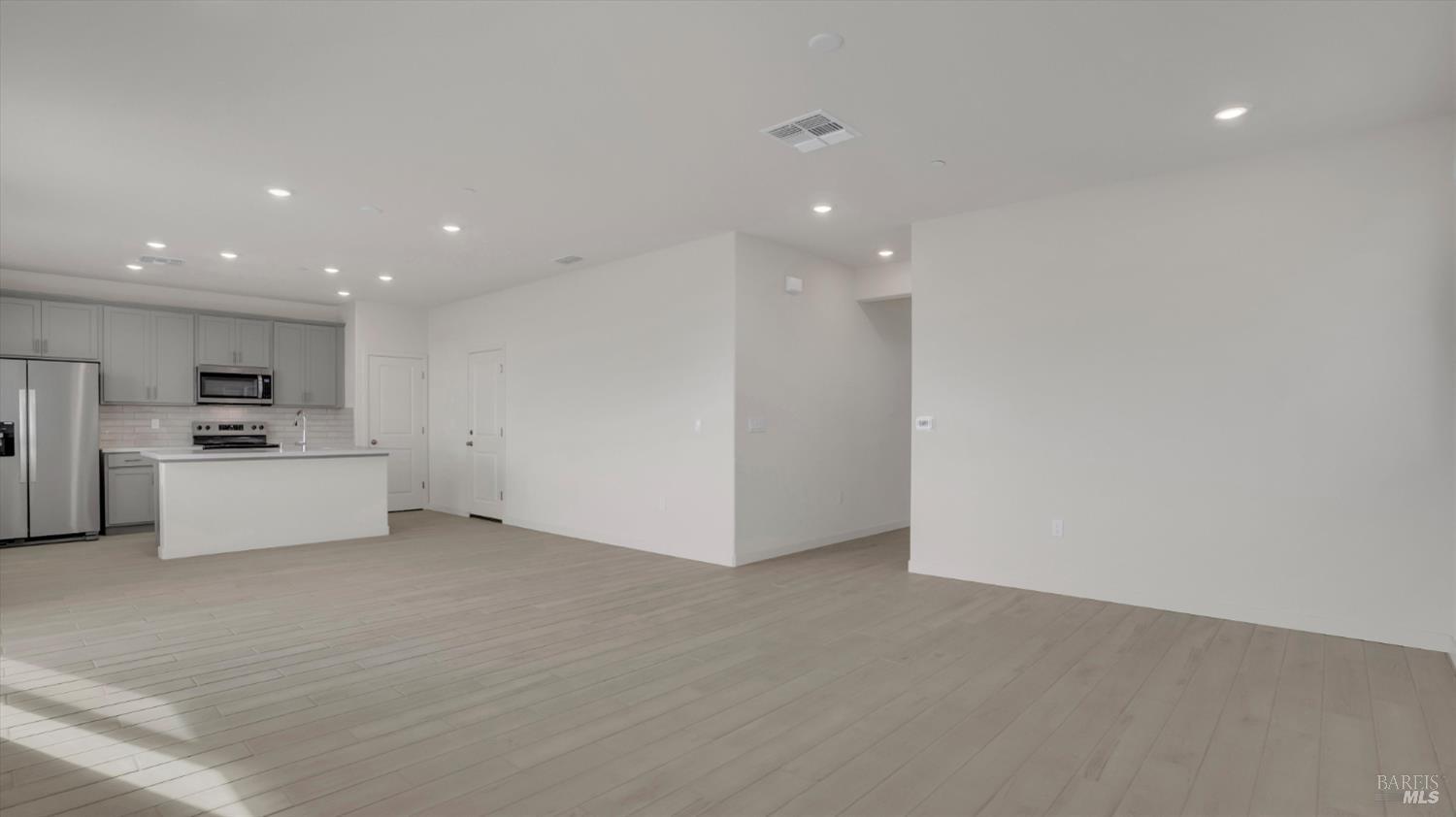 Detail Gallery Image 9 of 42 For 862 Telford Dr, Vacaville,  CA 95687 - 3 Beds | 2/1 Baths