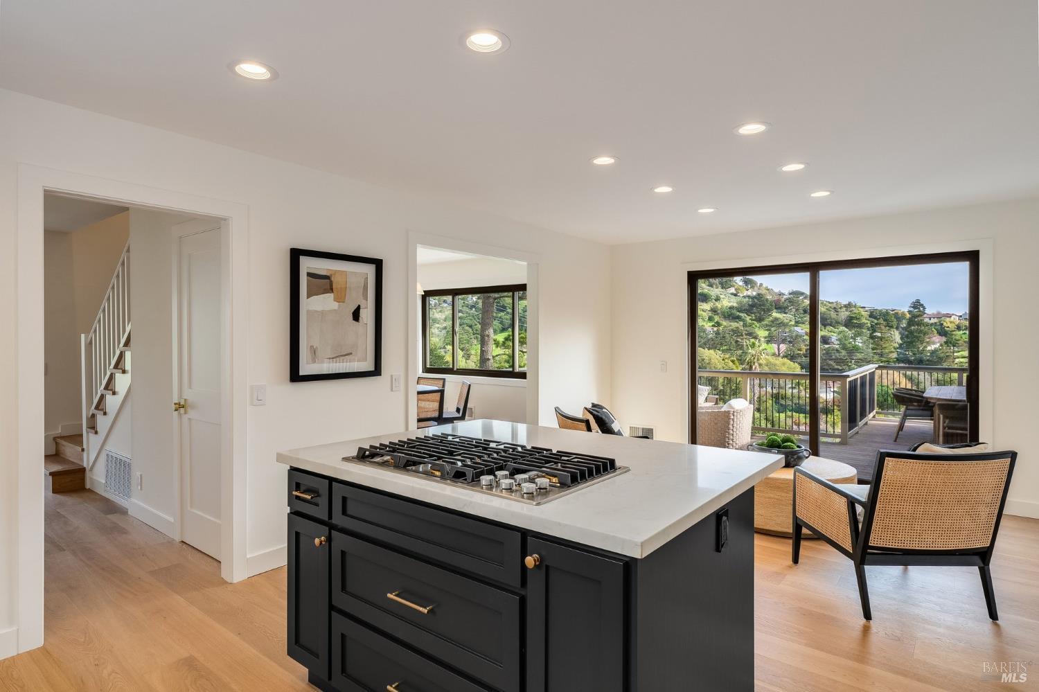 Detail Gallery Image 19 of 92 For 58 Lower North Ter, Tiburon,  CA 94920 - 5 Beds | 3/1 Baths